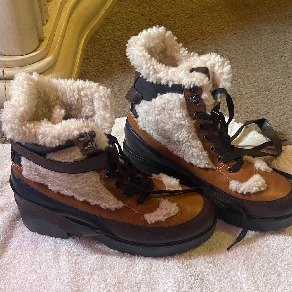 Women's Shearling Lace-Up Boots